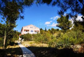 OTOK PRVIĆ - VEĆA KUĆA NADOMAK PLAŽE I MORA, Vodice, Maison