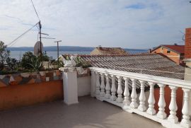 KUĆA SA 4 APARTMANA, SELCE, 300 m OD MORA, Crikvenica, Σπίτι