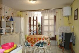 KUĆA SA 4 APARTMANA, SELCE, 300 m OD MORA, Crikvenica, Σπίτι