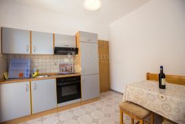 RAB - SAMOSTOJEĆA KUĆA 350m OD MORA - 6 APARTMANA, Rab, House