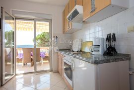 RAB - SAMOSTOJEĆA KUĆA 350m OD MORA - 6 APARTMANA, Rab, House