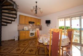 RAB - SAMOSTOJEĆA KUĆA 350m OD MORA - 6 APARTMANA, Rab, House