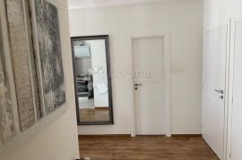 POREČ-kuća sa apartmanima 900 m od mora, Poreč, Casa