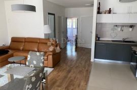 POREČ-kuća sa apartmanima 900 m od mora, Poreč, Casa