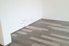 Poslovni prostor 104 m², Viškovo, Gewerbeimmobilie