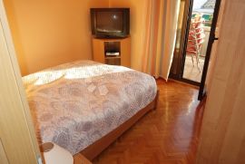 CRIKVENICA, 65 m², PREKRASAN POGLED, TERASA, VRT, PARKING, Crikvenica, Appartment