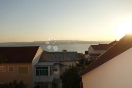 CRIKVENICA, 65 m², PREKRASAN POGLED, TERASA, VRT, PARKING, Crikvenica, Stan