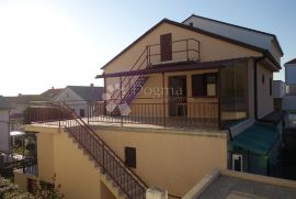 CRIKVENICA, 65 m², PREKRASAN POGLED, TERASA, VRT, PARKING, Crikvenica, Appartment