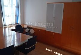 CENTAR, MINUTA OD KORZA 38 m², 2S, Rijeka, Gewerbeimmobilie