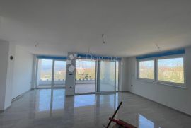 Apartman 98 m²+40 m² novogradnja sa vlastitim bazenom Malinska, Malinska-Dubašnica, شقة