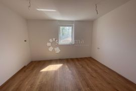 Apartman 98 m²+40 m² novogradnja sa vlastitim bazenom Malinska, Malinska-Dubašnica, شقة