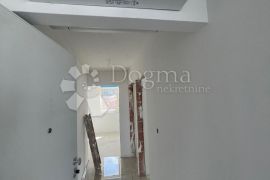 Apartman 98 m²+40 m² novogradnja sa vlastitim bazenom Malinska, Malinska-Dubašnica, شقة