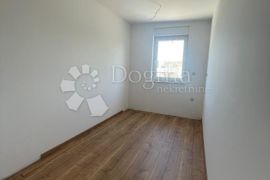 Apartman 98 m²+40 m² novogradnja sa vlastitim bazenom Malinska, Malinska-Dubašnica, شقة