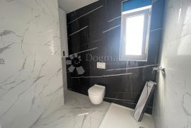 Apartman 98 m²+40 m² novogradnja sa vlastitim bazenom Malinska, Malinska-Dubašnica, شقة