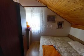 GORNJI KARIN - STAN U KUĆI I MANJI APARTMAN, Obrovac, Ev