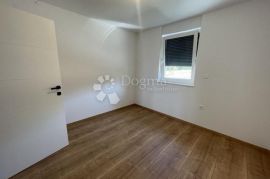 Novogradnja apartman sa bazenom (Malinska), Malinska-Dubašnica, Apartamento