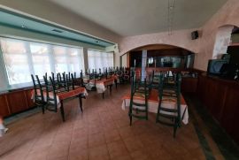 KUĆA SA RESTORANOM, APARTMANIMA I BAZENOM, ODLIČNA PRILIKA ZA POSLOVNU INVESTICIJU!, Medulin, بيت