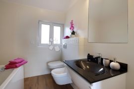 Opatija - Ičići, stan 80 m² s balkonom, 80 m od mora, Opatija - Okolica, Appartment