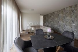 Ičići, kuća s 4 apartmana, površine 240 m², 80 m od mora, Opatija - Okolica, House