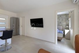 Ičići, kuća s 4 apartmana, površine 240 m², 80 m od mora, Opatija - Okolica, House