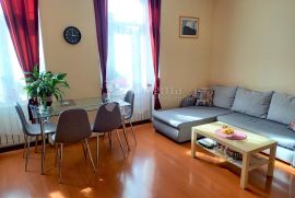 Stan na divnoj lokaciji u centru Pule!, Pula, Apartamento