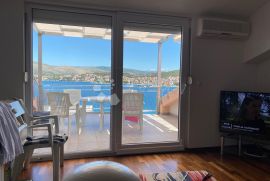 Kuća s pet uređenih apartmana, Trogir, Casa