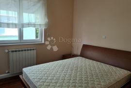 Opatija, Ičići -moderan trosoban stan blizu mora sa balkonom, garažom i pogledom na more, Opatija, Apartamento