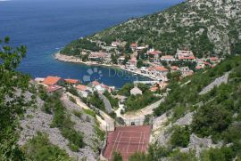 TENISKI TEREN SA IDEJNIM PROJEKTOM ZA IZGRADNJU UGOSTITELJSKOG OBJEKTA I APARTMANA, Senj, Terrain