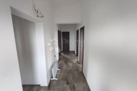 PROSTRANA KUĆA SA 3 APARTMANA, Vodnjan, بيت