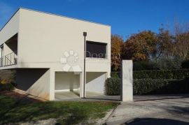 BADERNA MODERNA VILA S DVIJE STAMBENE JEDINICE, Poreč, Haus