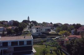 BADERNA MODERNA VILA S DVIJE STAMBENE JEDINICE, Poreč, Haus