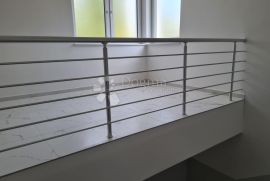 Čikovići, prekrasan dvosobni stan sa galerijiom u nogradnji!!!, Kastav, Appartement