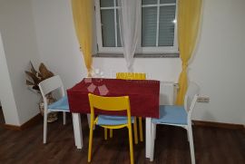 Kuća sa apartmanima i poslovnim prostorom, Novi Vinodolski, Casa