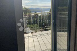 Novouređena villa s prekrasnim pogledom na more i zasebnim apartmanima, Opatija, House