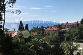 Novouređena villa s prekrasnim pogledom na more i zasebnim apartmanima, Opatija, House