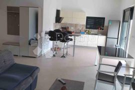 Apartman na 5 min od mora, Malinska-Dubašnica, شقة