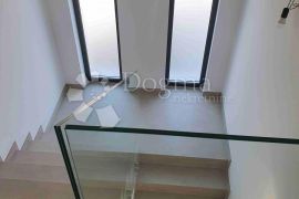 MALINSKA, dvoetažni 3S+DB apartman, Malinska-Dubašnica, Kвартира