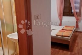 Kuća na Cresu sa velikim potencijalom, Cres, House