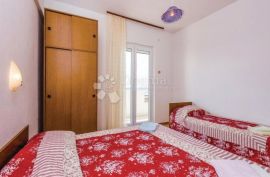 Jadranovo kuća sa sedam apartmana, Crikvenica, House