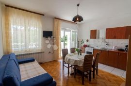 Jadranovo kuća sa sedam apartmana, Crikvenica, House