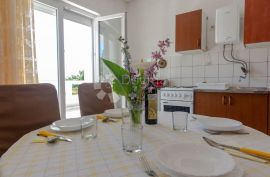 Jadranovo kuća sa sedam apartmana, Crikvenica, House