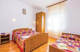 Jadranovo kuća sa sedam apartmana, Crikvenica, House