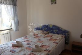 Malinska, kuća sa 7 apartmana, bazenom i pogledom na more!, Malinska-Dubašnica, Casa