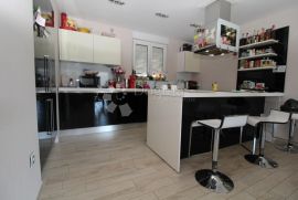 ŠKURINJE STAN 102.65 m² 3S+DB, Rijeka, Flat