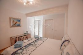 Prekrasna vila sa 10 apartmana, Poreč, Kuća