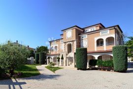 Prekrasna vila sa 10 apartmana, Poreč, Haus