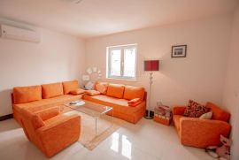 Prekrasna vila sa 10 apartmana, Poreč, Kuća