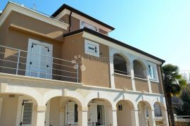 Prekrasna vila sa 10 apartmana, Poreč, Kuća