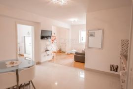 Prekrasna vila sa 10 apartmana, Poreč, Kuća