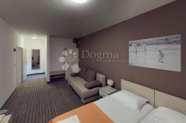 UHODANI, VISOKO CIJENJENI HOTEL, Pag, Εμπορικά ακίνητα